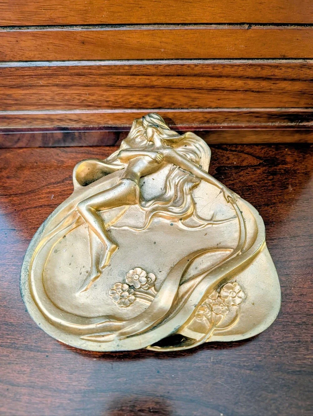 N/A elegant gold